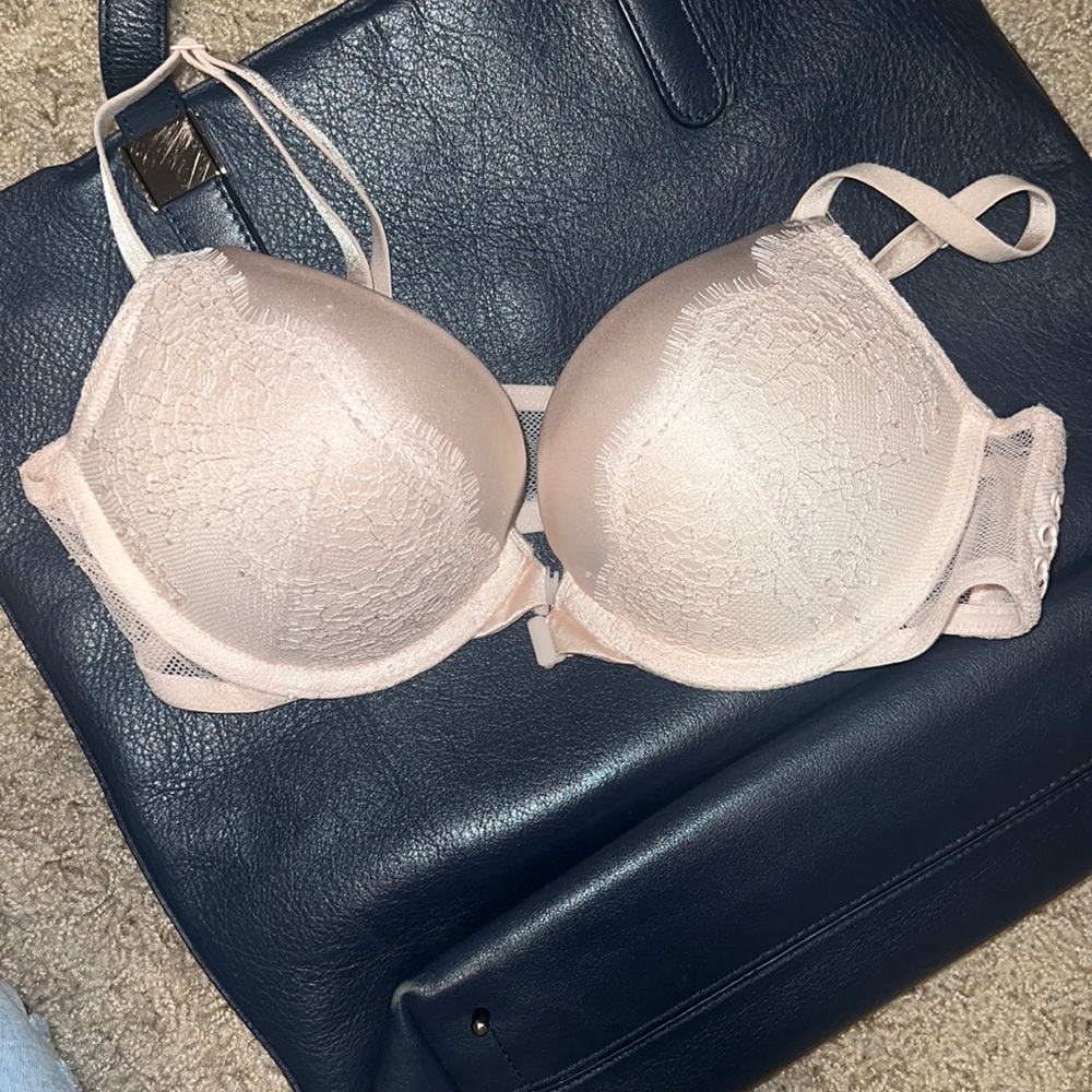 Victoria’s Secret Front Clasp Lacy Bra, 34A